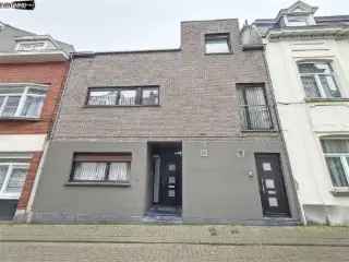 Te koop gelijkvloers appartement met 3 slaapkamers in Sint-Agatha-Berchem