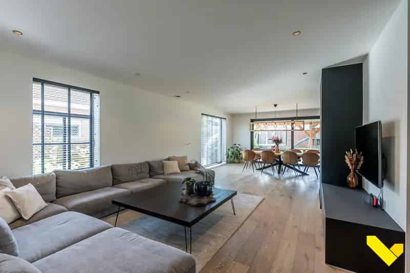 Ruime gezinswoning met moderne afwerking te koop