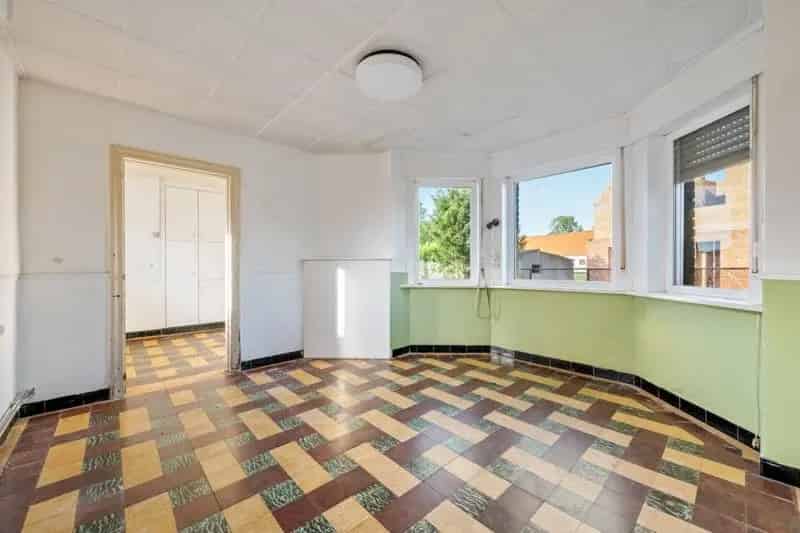 Te renoveren woning ruime tuin en zolder