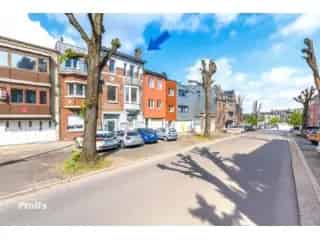 Kantoor te Koop Visé - Ruime gerenoveerde woning met veel potentieel