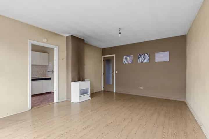 Appartement te koop Geluwe: Op te frissen woning