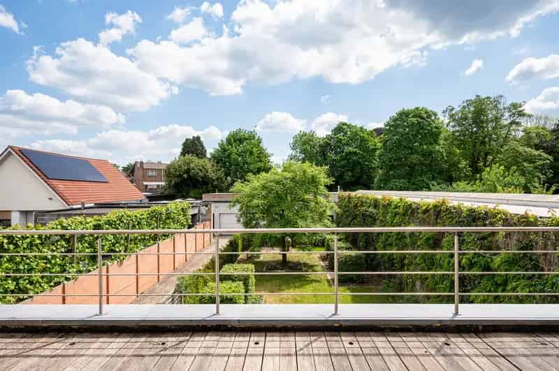 Huis te koop Gentbrugge: Ruime halfopen bebouwing met bijgebouwen