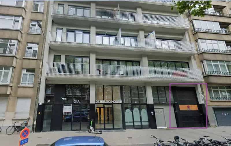 Te Koop: 2 Ruime Autostaanplaatsen Antwerpen