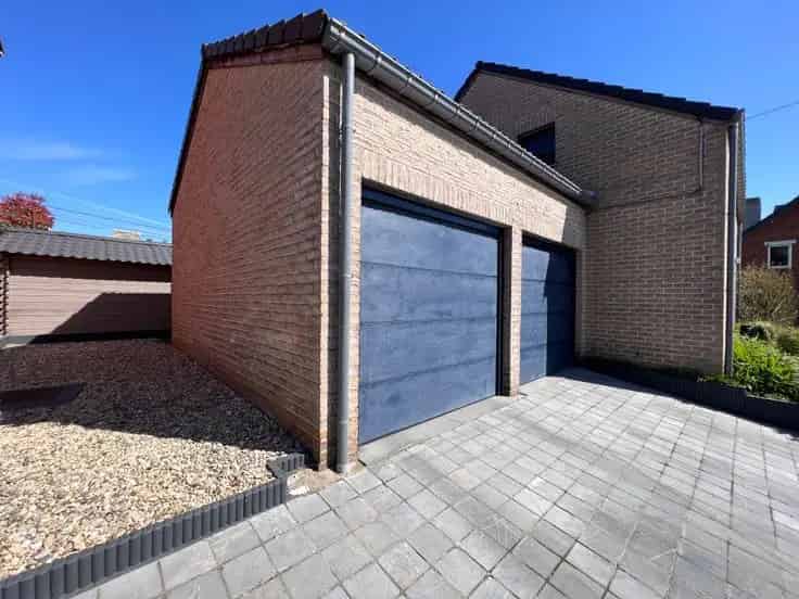 Villa Te Koop 3 slaapkamers, 2 garages, tuin