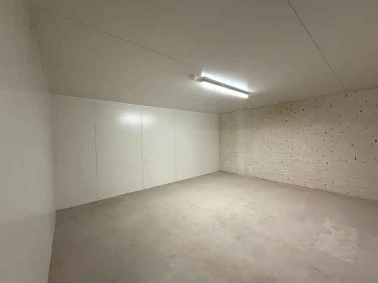 Ruime opslagruimte (32,94m²) centrum Tessenderlo