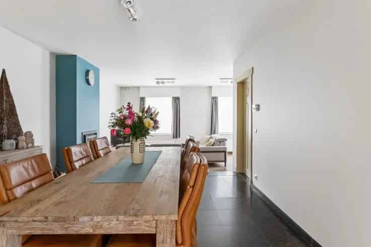 Huis Te Koop Wijnegem: Ruime 4 Slaapkamers, Tuin en Garage