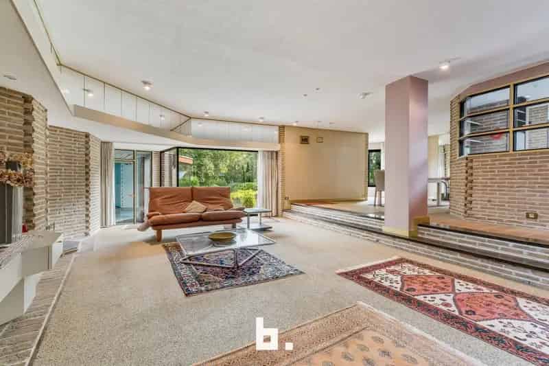 Huis te koop Moorslede: Ruime Architectenwoning met Zwembad en Loods