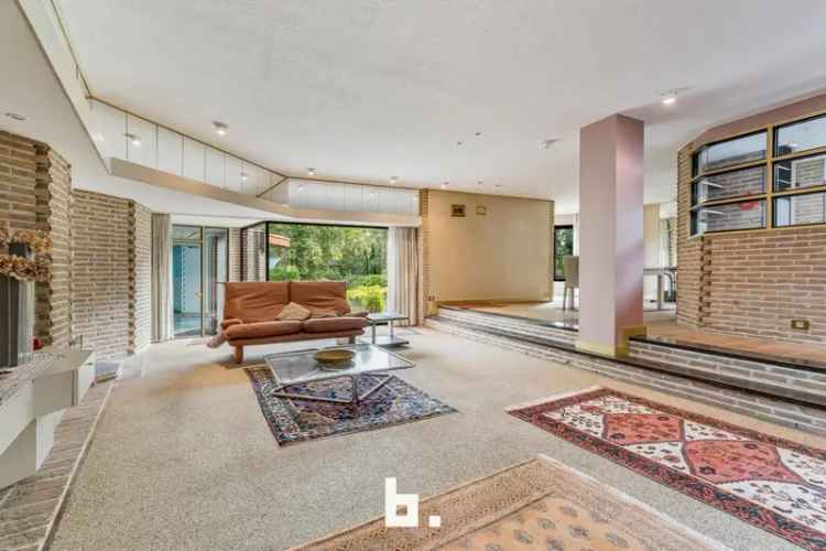 Huis te koop Moorslede: Ruime Architectenwoning met Zwembad en Loods