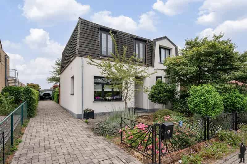 Ruime gezinswoning te Nieuwmoer 4 slaapkamers tuin carport