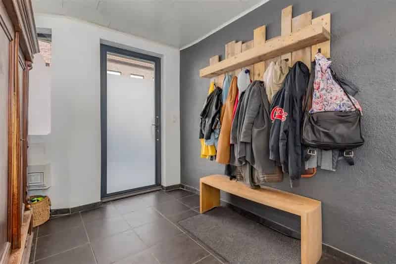 Huis met 4 slaapkamers en garage te Hemiksem