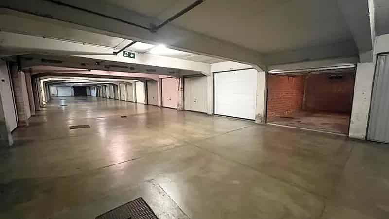 Garagebox Ganshoren 13m2  -  Veilig - Nabij Winkels en Vervoer