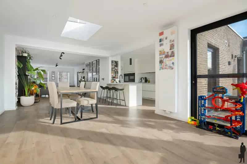 Huis te Koop Edegem: 4 slaapkamers, 2 badkamers, Zuidtuin