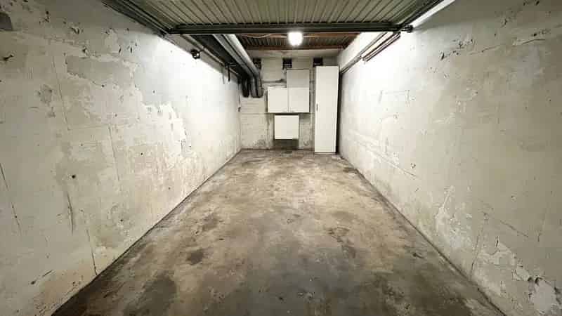 Garagebox Ganshoren 16m2  Beveiligd  Nabij Winkels Scholen