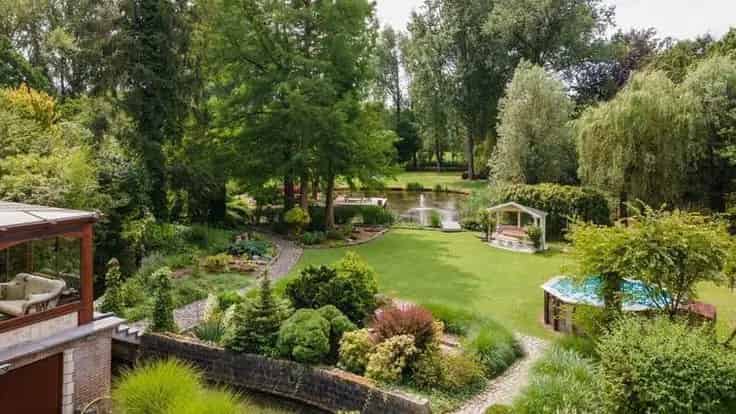 Huis Te Koop: Uitzonderlijke hoeve met praktijk