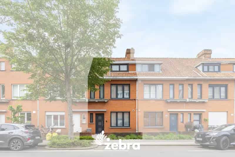 Huis te Koop Assebroek: 4 Slaapkamers, Tuin, Nabij Winkels