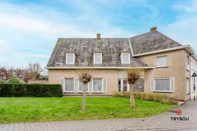 Huis te koop in Merkem: Grote tuin en centrale ligging