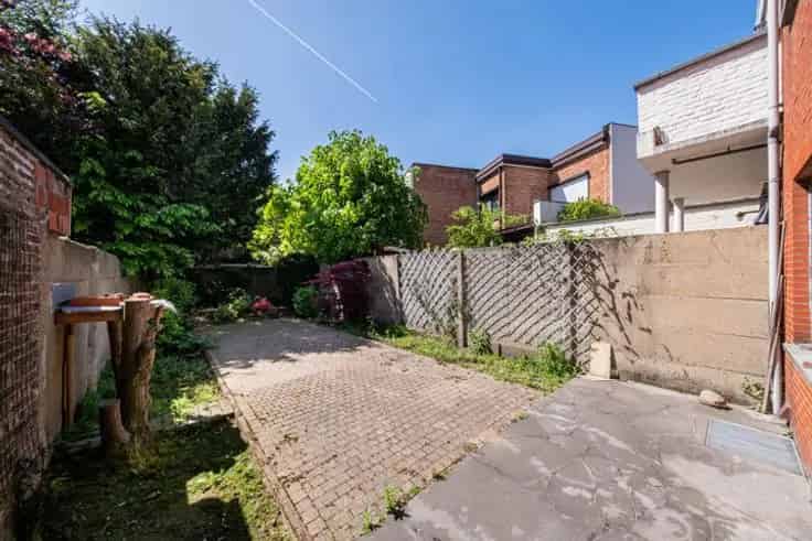 Huis Te Koop met Potentieel Grote Tuin Nabij Rivierenhof