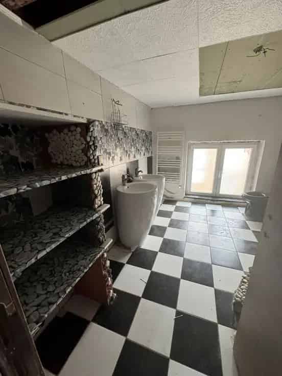 Grote gezinswoning te renoveren Charleroi