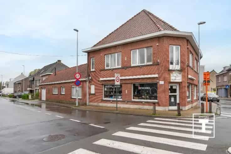 Huis Te Koop: Handelszaak plus Woonst