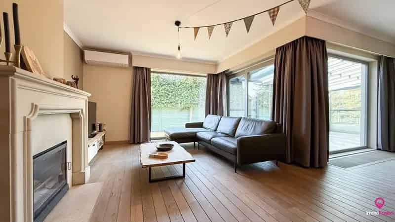 Gerenoveerde gelijkvloerse woning met 3 slpks en garage!