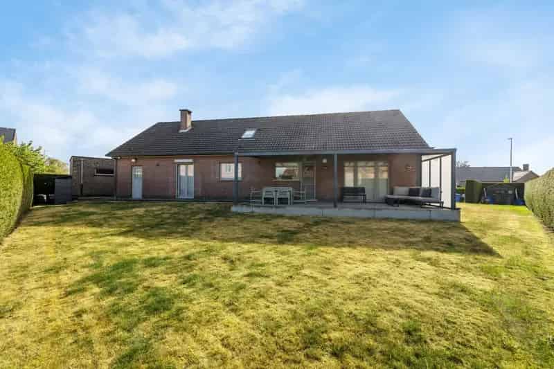 Ruime Laagbouwvilla 6 Slaapkamers 2 Garages Te Koop