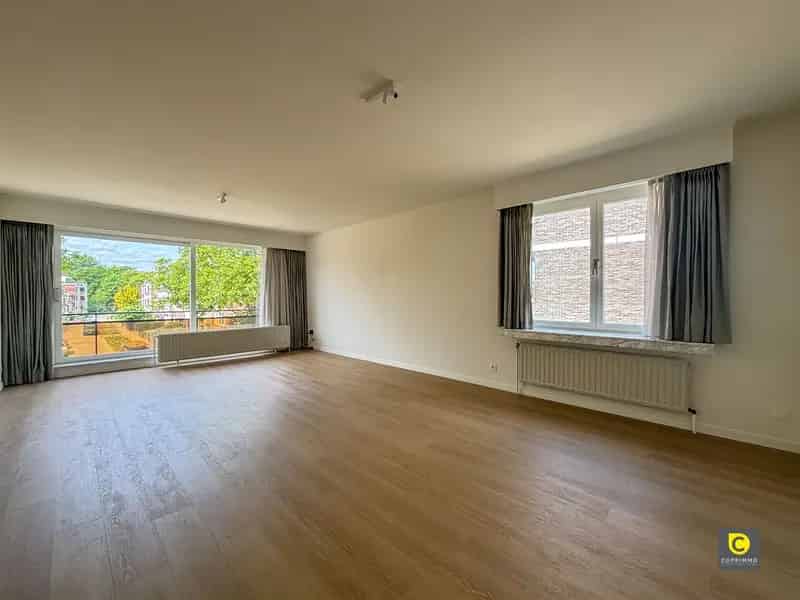 Appartement te huur 2 slaapkamers vernieuwd terras rustige buurt