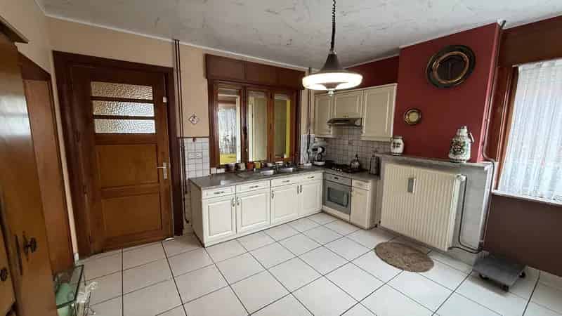 Huis te koop in Nieuwrode: Te renoveren woning met 3 slaapkamers en 2 garages