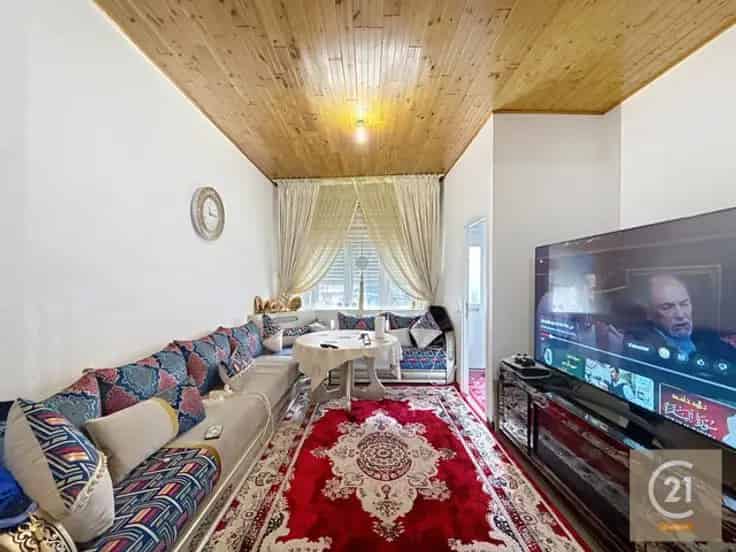 Huis Te Koop Rustige Woonwijk Nabij Winkels