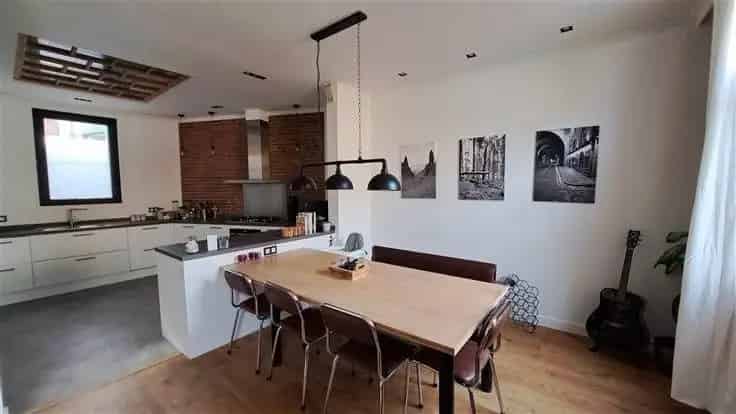 Ruime Burgerwoning te Merksem 3 slaapkamers Garage Dakterras