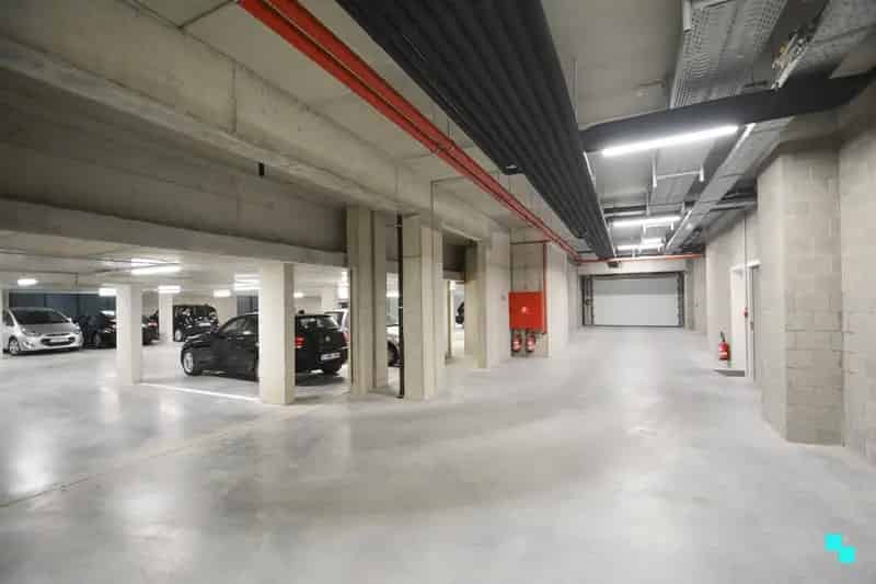 Binnen- en buitenparkeerplaatsen nabij centrum Ingelmunster