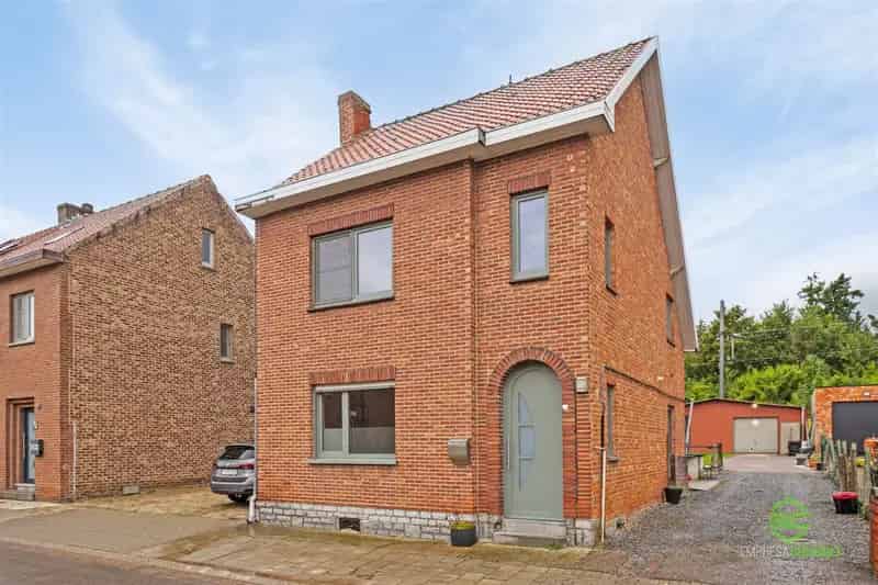 Gezinswoning met 3/5slpk en grote garage in Velm!