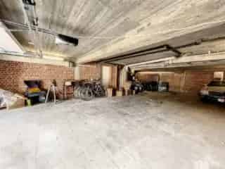 Garagebox te koop Laken 80m2 4 parkeerplaatsen