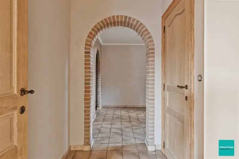 Ruime 6 Slaapkamer Villa te Koop in Moorsel