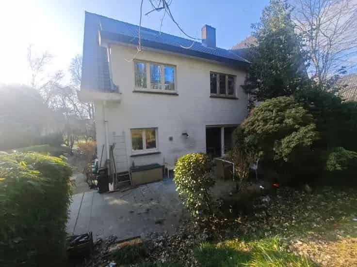 Huis Te Koop Nabij Winkels En Openbaar Vervoer