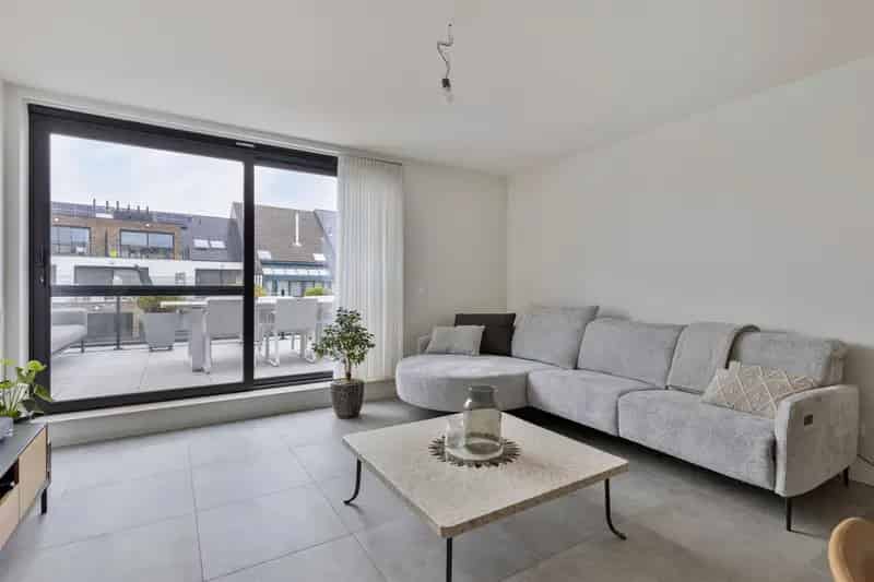 Appartement te koop 2 slaapkamers groot terras