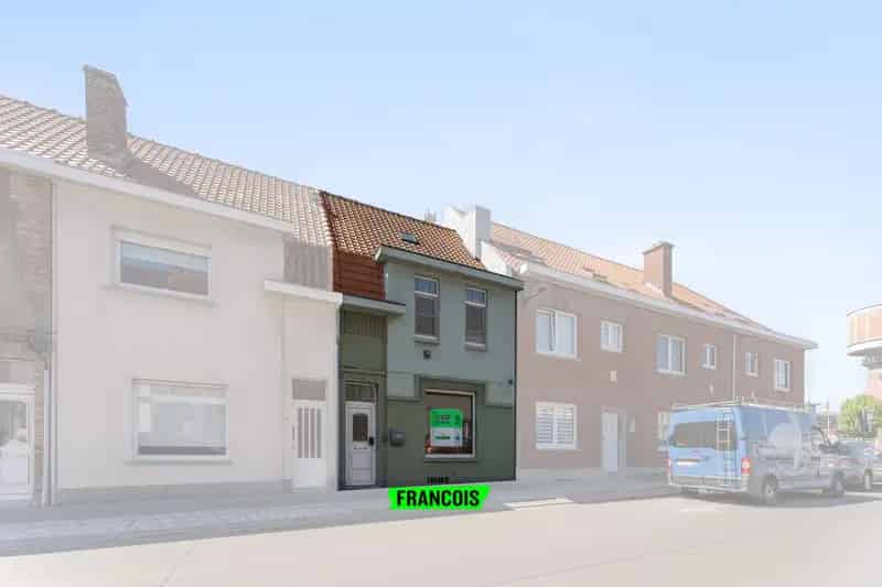 Huis te koop Blankenberge: Gezinswoning te renoveren met zonnige koer