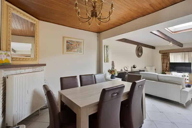 Op te frissen 2-gevel woning te koop