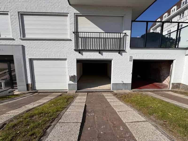 Grote Garagebox te Duinbergen Nabij Minigolf en Zeedijk
