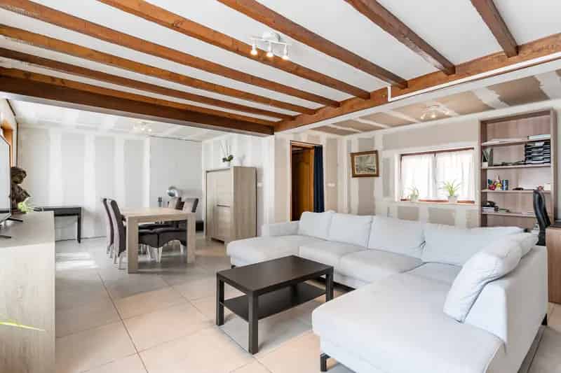 Ruime 4-gevelwoning te koop met 3 slaapkamers en garage