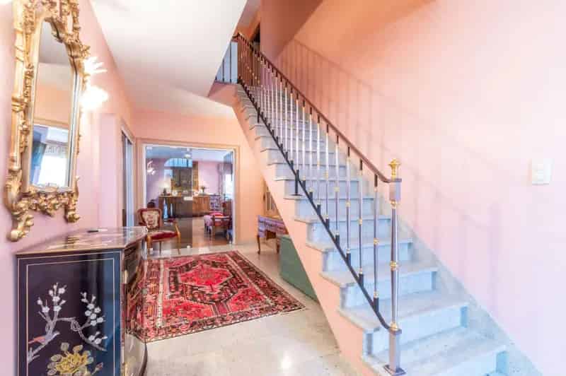 Ruime Villa te Koop 350m² 4 slaapkamers Garage Tuin