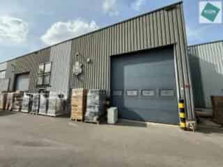 Bedrijfsunit te koop Schelle 270m² magazijn 140m² kantoor