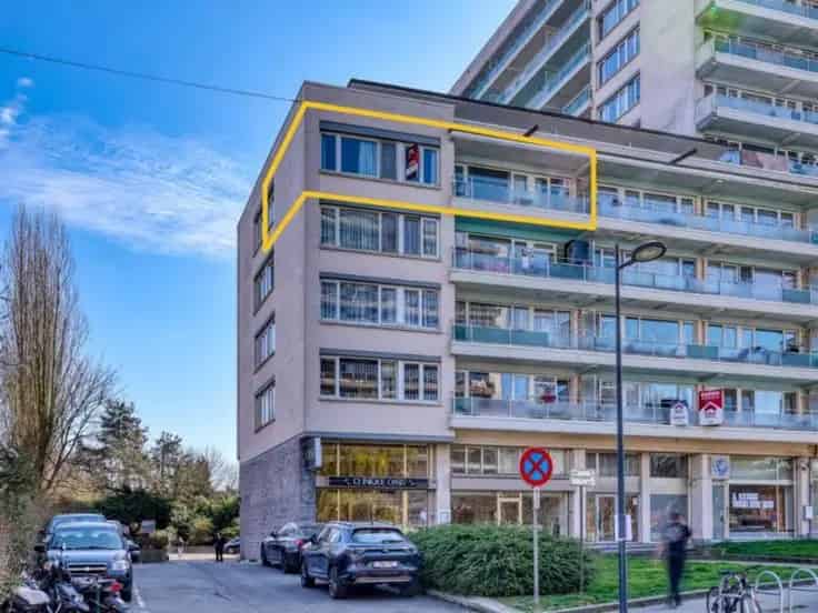 Appartement Te Koop met Garage en Meubels