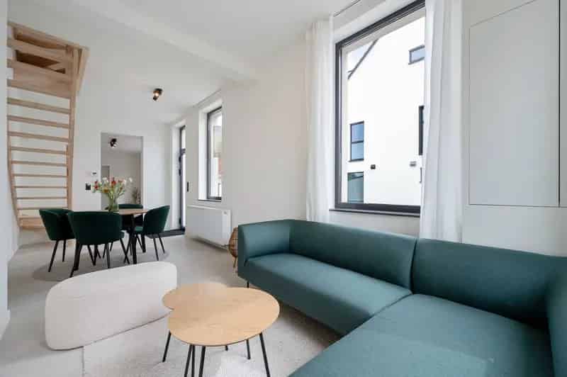 Zonnige Hoekwoning met Garage te Koop