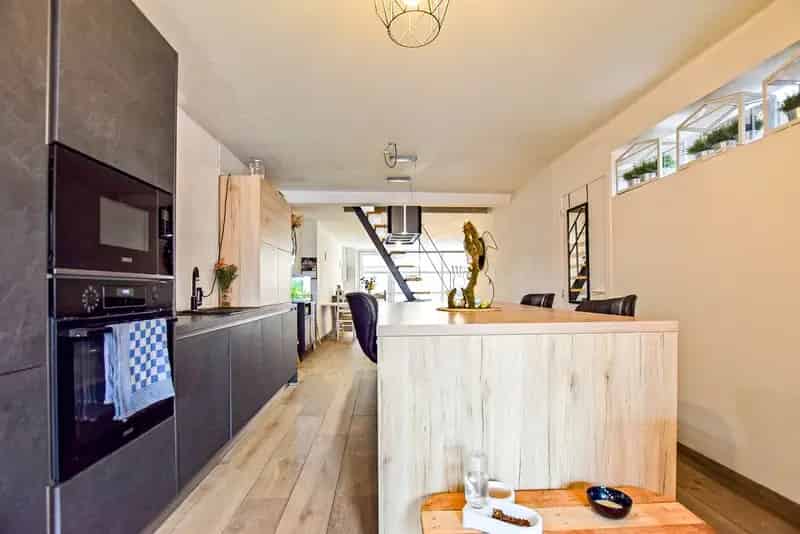 Rijwoning 3 slaapkamers 385m²