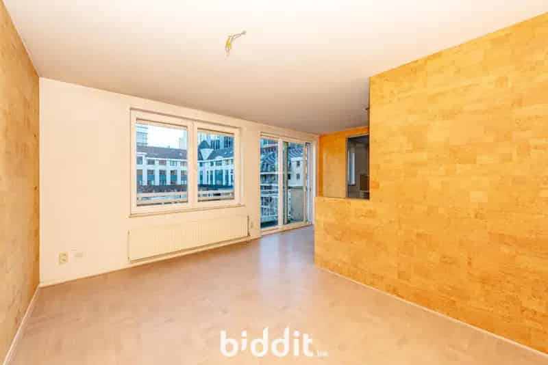 Studio 66m² met autostaanplaats te renoveren