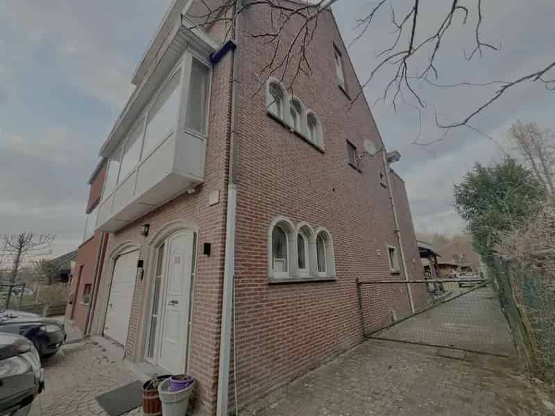 Enorme gezinswoning 463m² 5 slaapkamers 2 badkamers