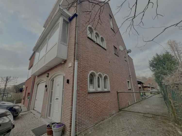 Enorme gezinswoning 463m² 5 slaapkamers 2 badkamers