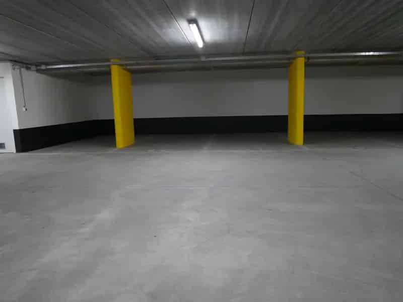 Garage te koop nabij Stefaniaplein en Louizalaan