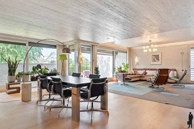 Architectenwoning te koop met zwembad en praktijkruimte