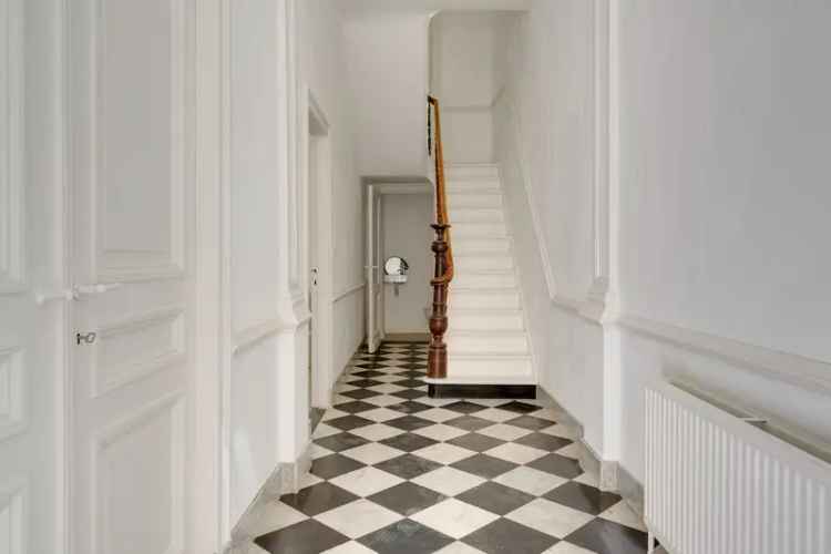 Karaktervol herenhuis 6 slaapkamers stadstuin hoogwaardige afwerking